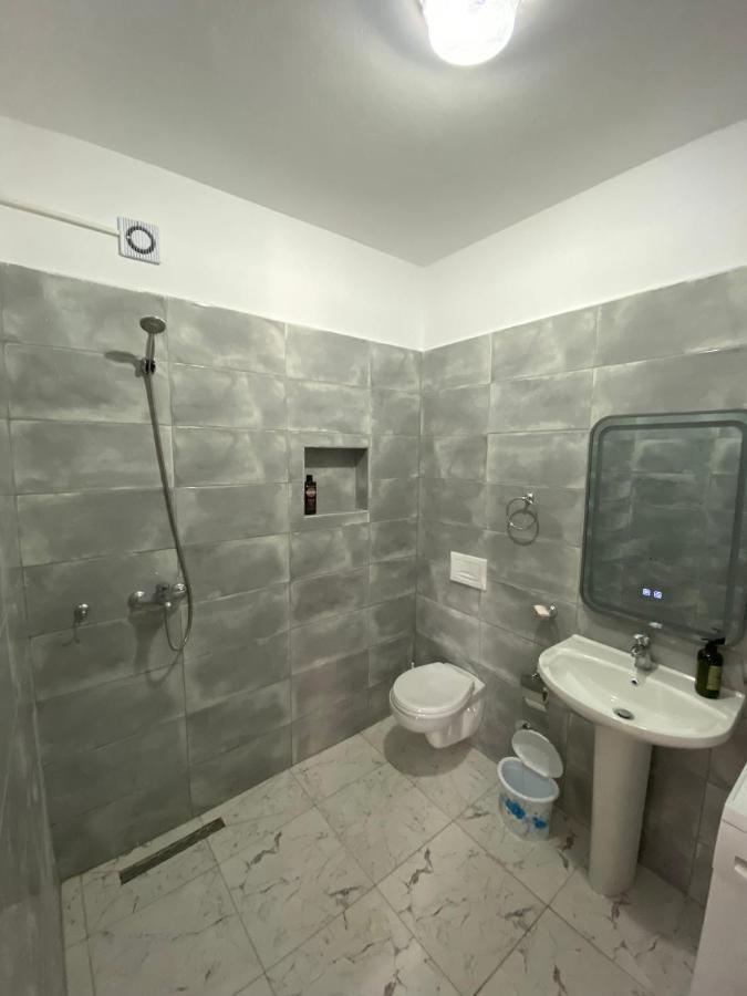 Eq Apartaments Tirana Buitenkant foto