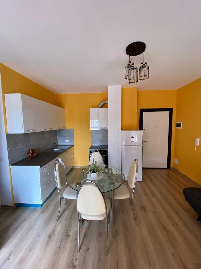 Eq Apartaments Tirana Buitenkant foto