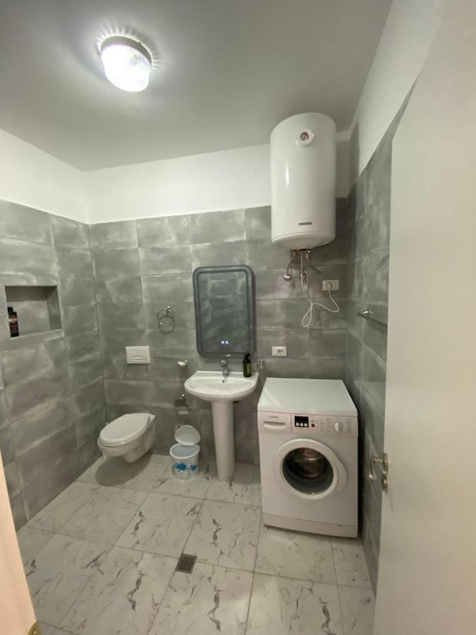 Eq Apartaments Tirana Buitenkant foto